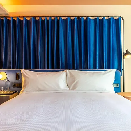 מלון Cenica Hotel, Curio Collection By Hilton