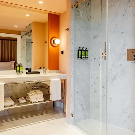 מלון Cenica Hotel, Curio Collection By Hilton 5*
