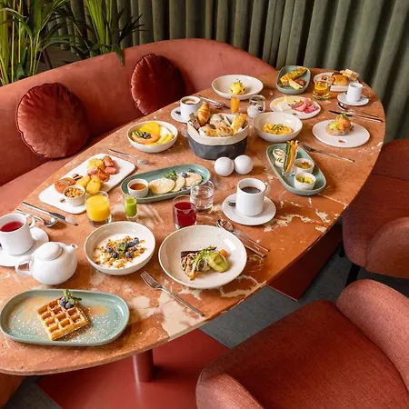 Cenica Hotel, Curio Collection By Hilton מלון