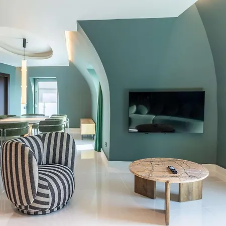 Cenica Hotel, Curio Collection By Hilton מלון